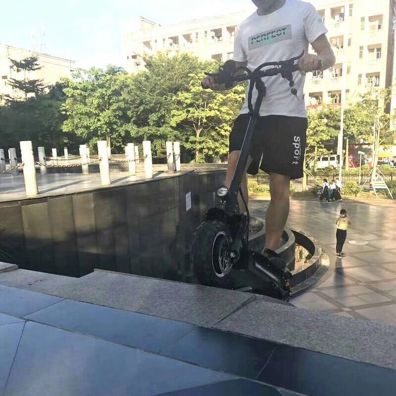 Electric Scooter with 60V/3200W fat tire big wheel electric scooters adults with Oil Brake